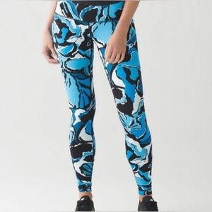 LULULEMON WUNDER TRAIN LEGGINGS 28”- BLUE CAMO💙